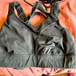 LULULEMON SPORTS BRA! guc